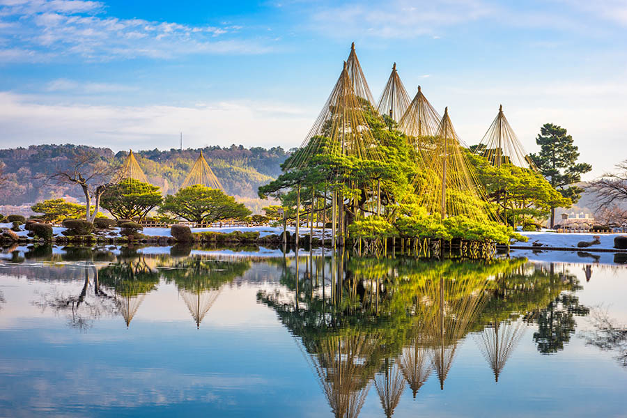 Explore Kanazawa´s beautiful Kenrokuen Garden