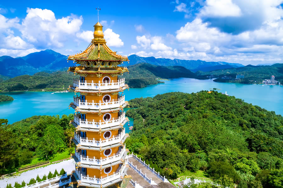 Visit the beautiful Sun Moon Lake in Taiwan