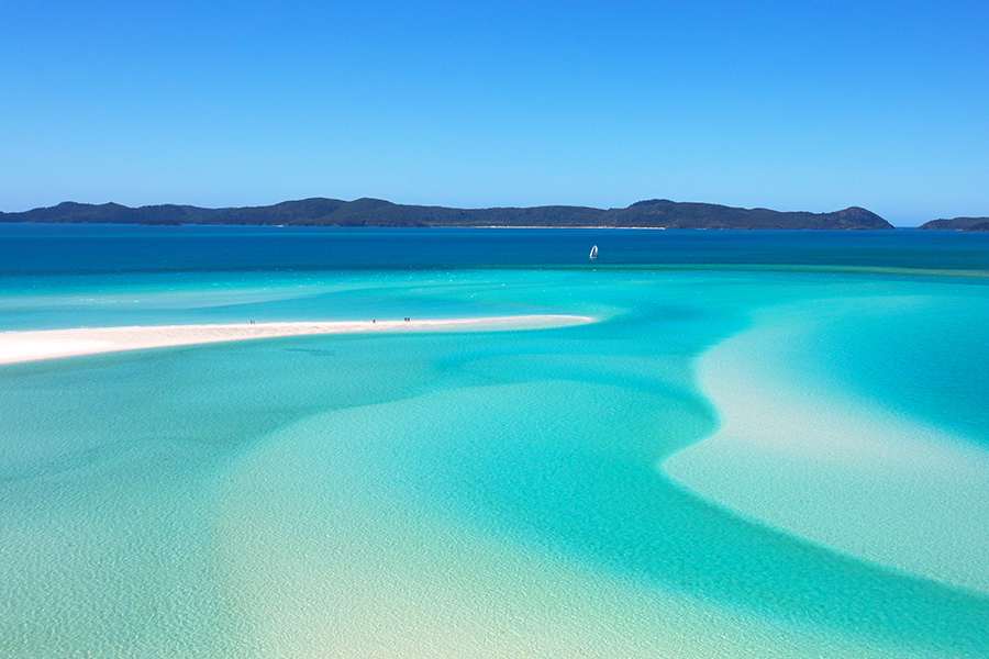 Sail around the stunning Whitsundays