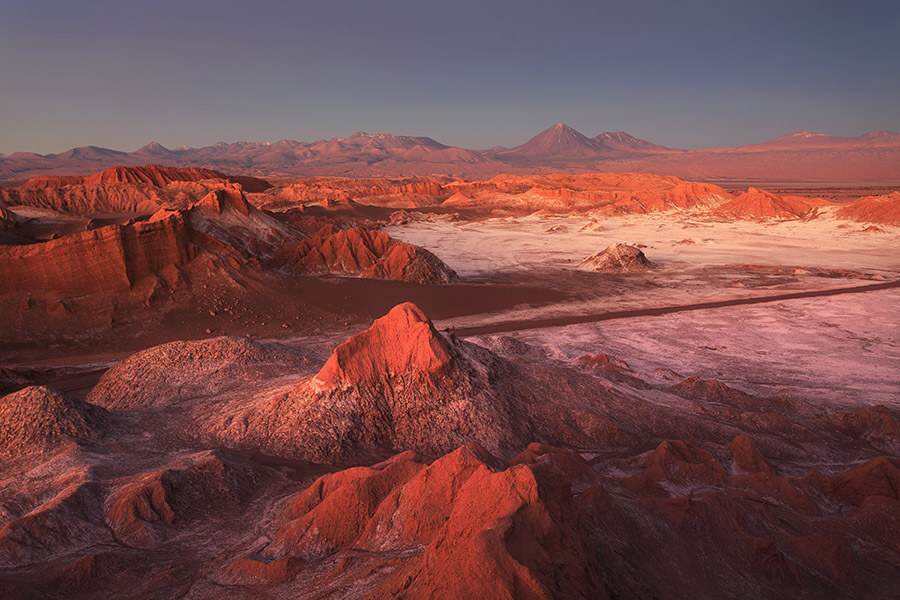 Discover the lunar landscapes of Valle de la Luna (Moon Valley)