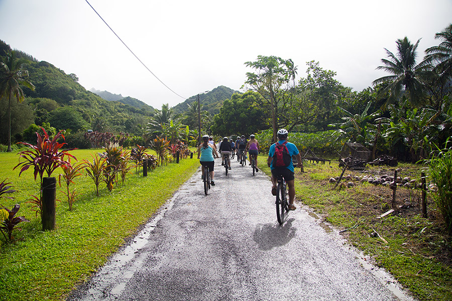 Explore the island on 2 wheels