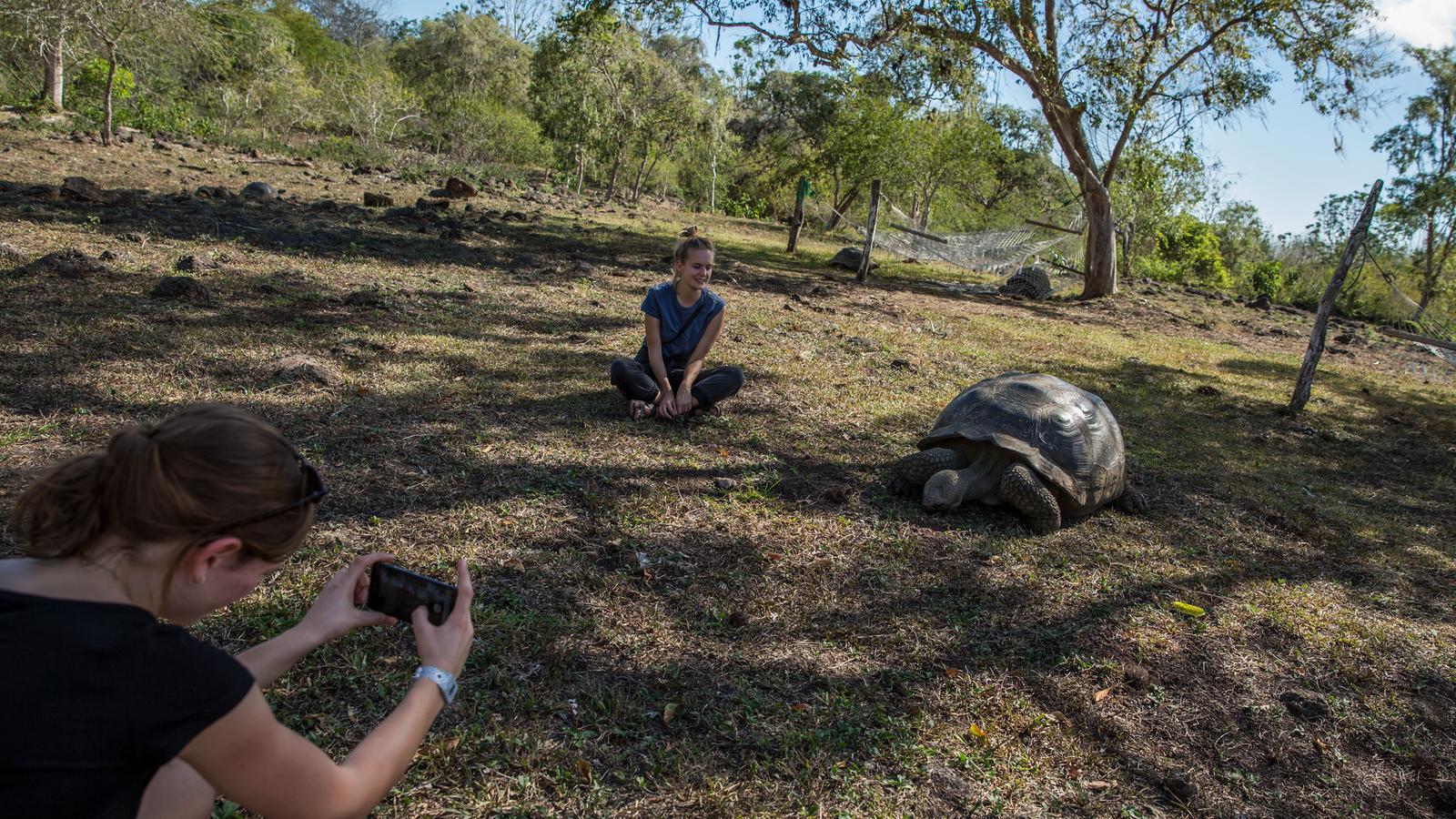 image_familylandgalpagosmulti-activities