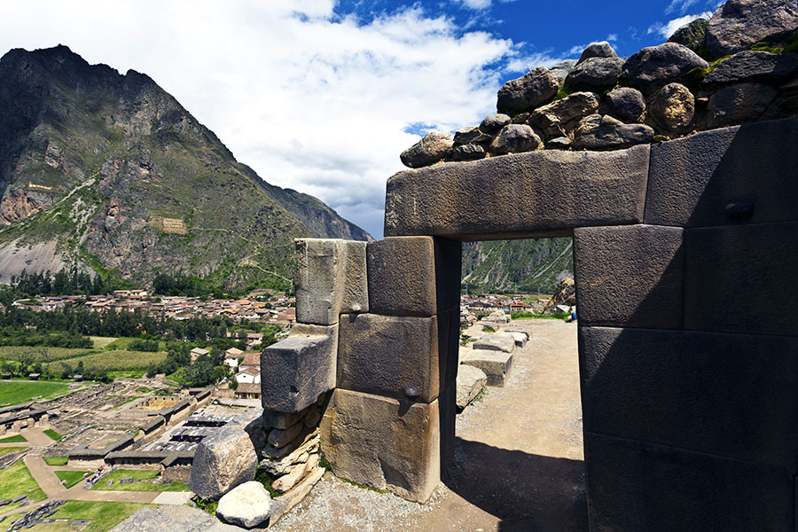 Visit the fortress of Ollantaytambo